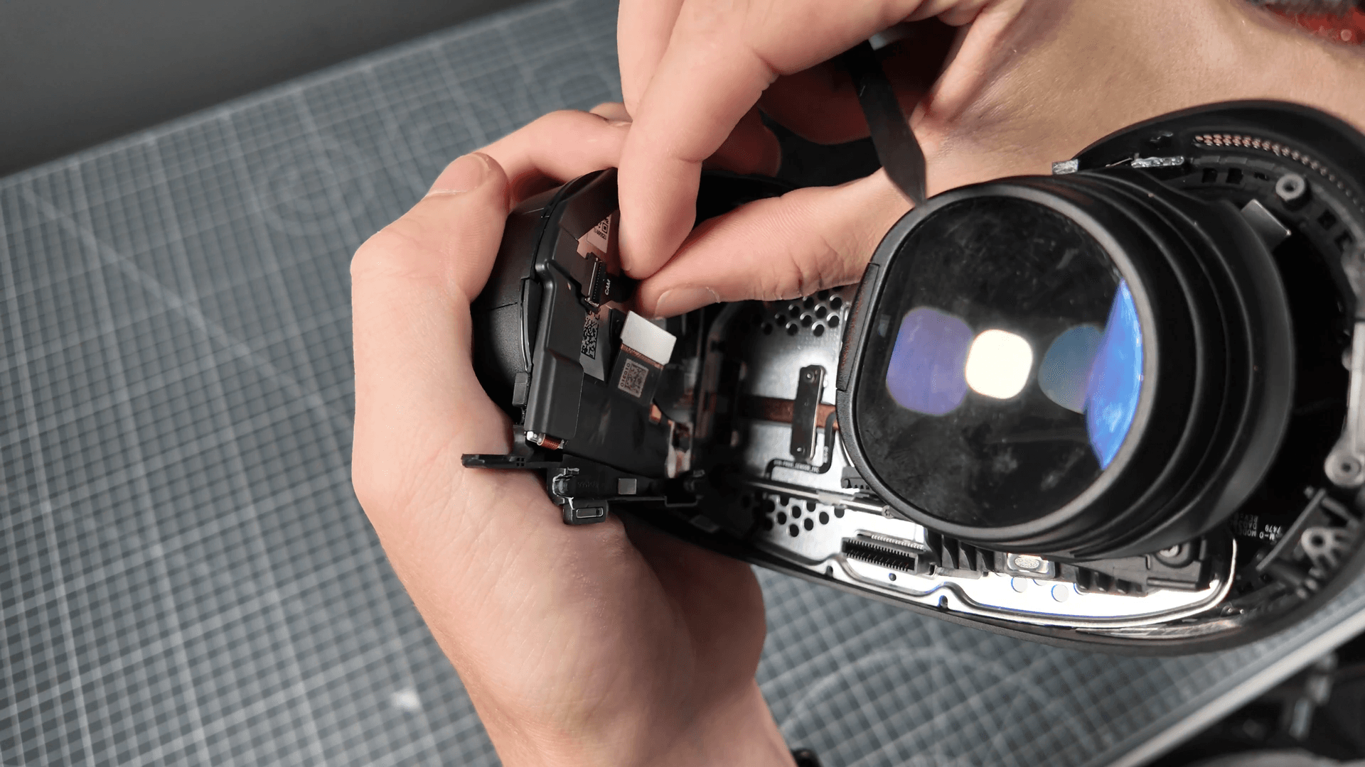کالبدشکافی هدست استیم فریم؛ شکست من و موفقیت iFixit