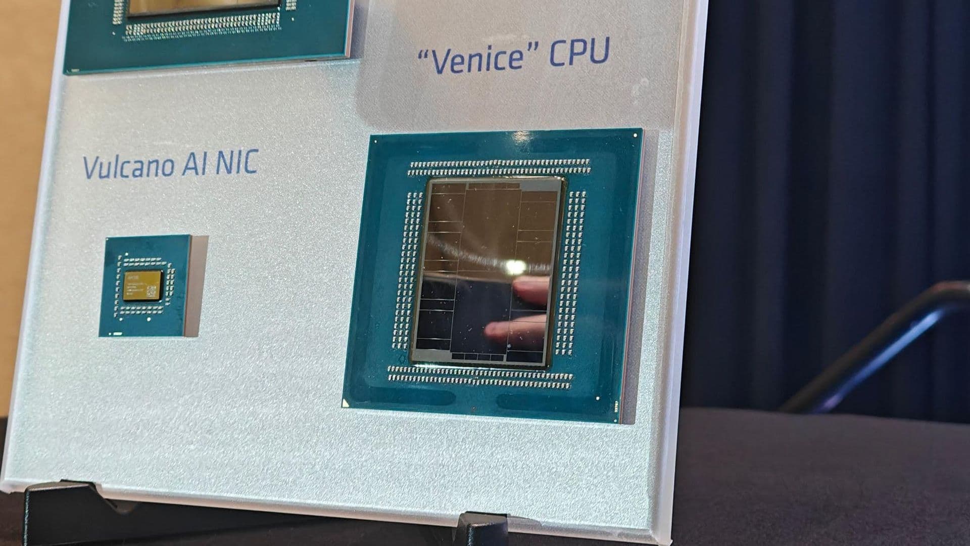 انتشار اولین بنچمارکهای رسمی پردازندههای EPYC ونیز AMD
