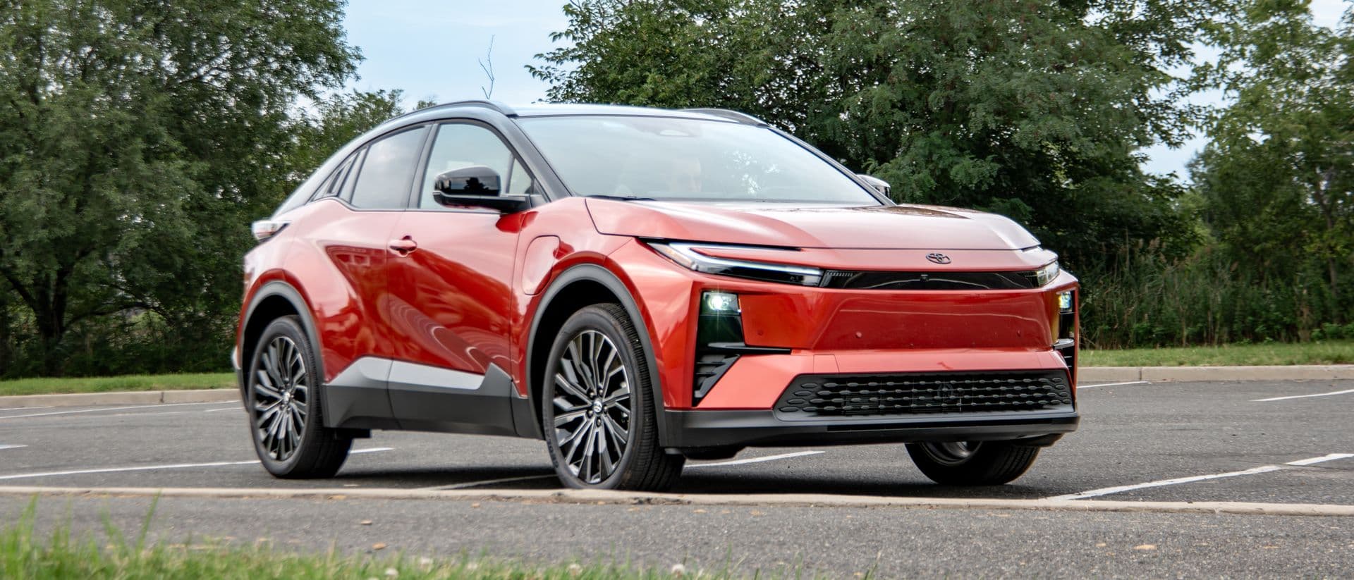 بررسی تویوتا C-HR مدل ۲۰۲۶؛ شاسیبلند برقی