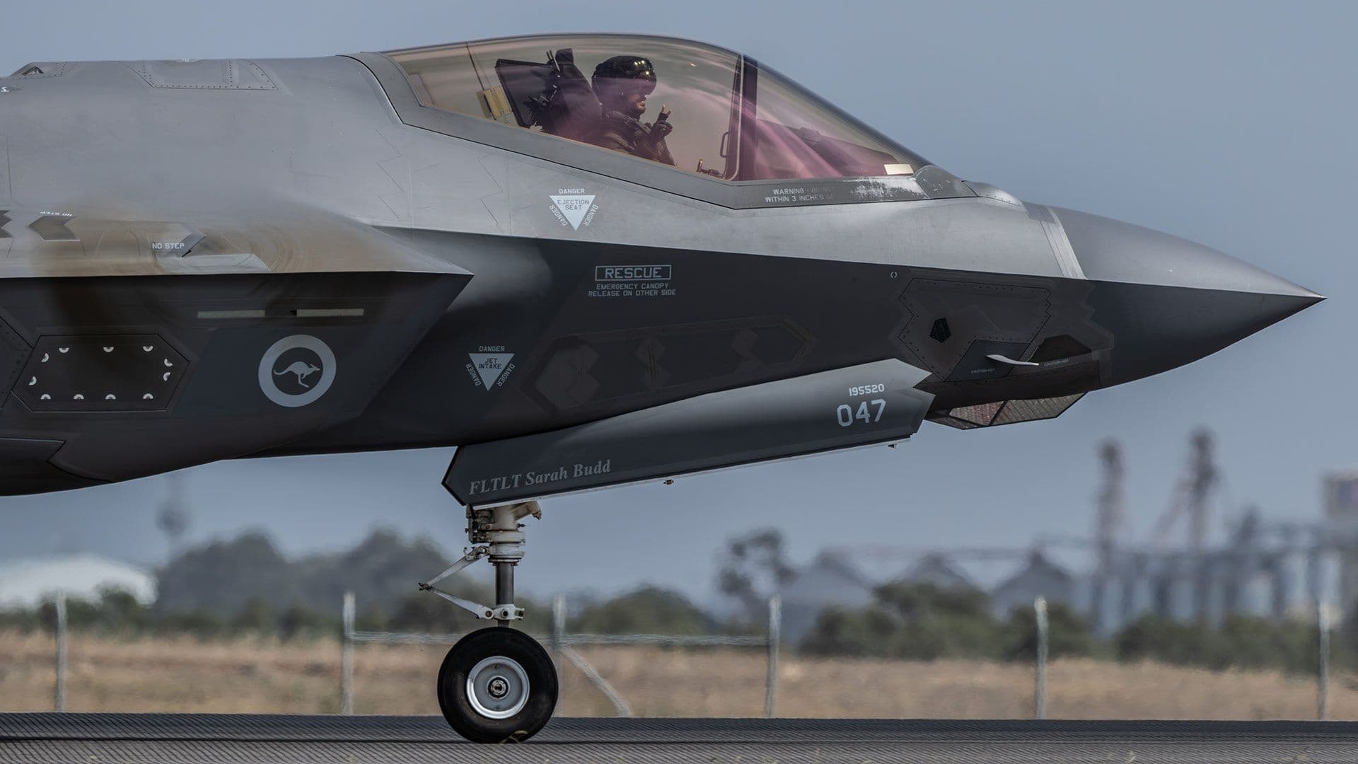 تصاحب قطعات جنگنده F-35 توسط چین پس از انحراف مسیر به هنگکنگ